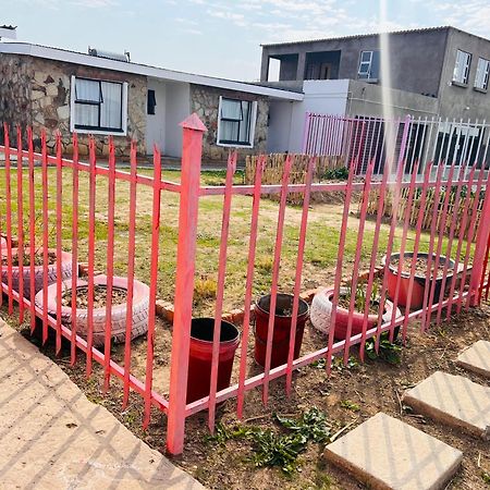 Mphatlalatsane Bnb Maseru Extérieur photo