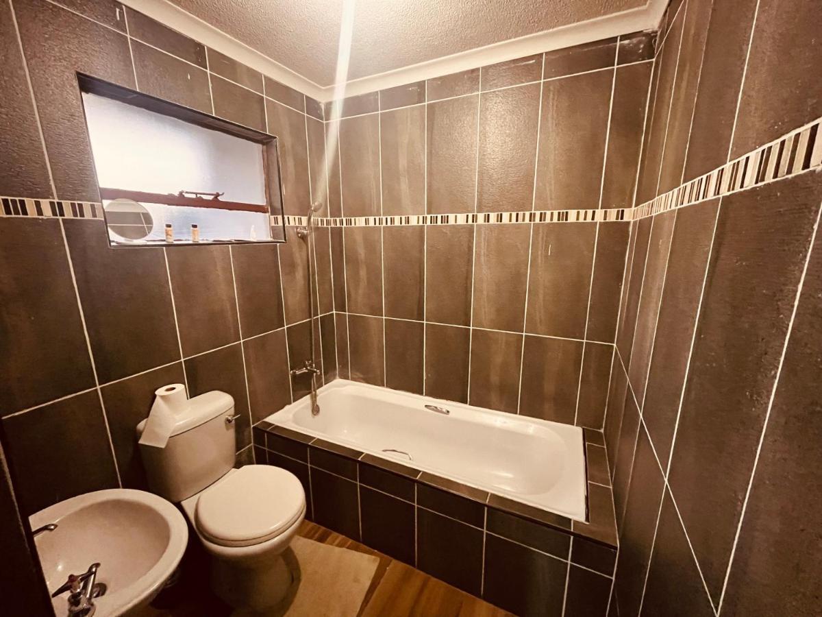 Mphatlalatsane Bnb Maseru Extérieur photo