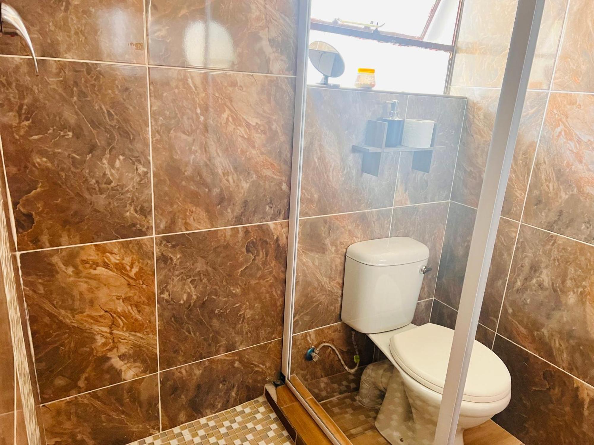 Mphatlalatsane Bnb Maseru Extérieur photo